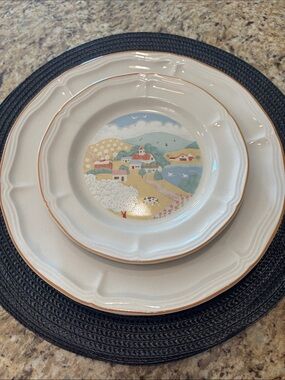 Set of 4 vintage stoneware plates